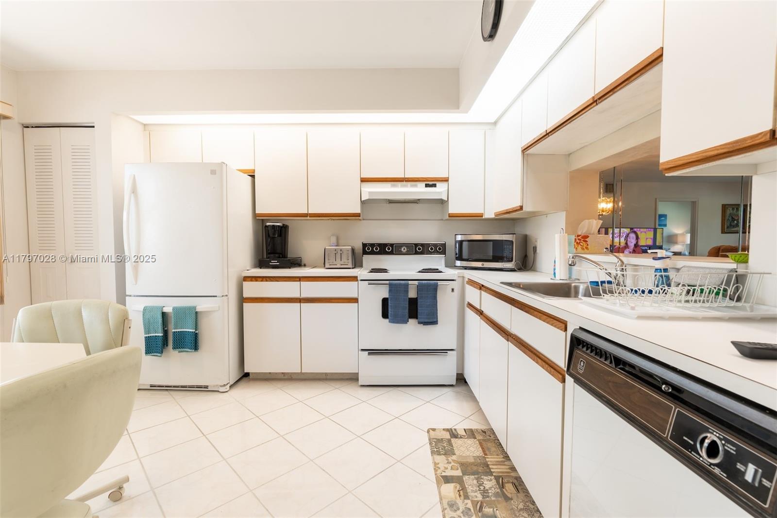 CAMBRIDGE AT CENTURY - Residential