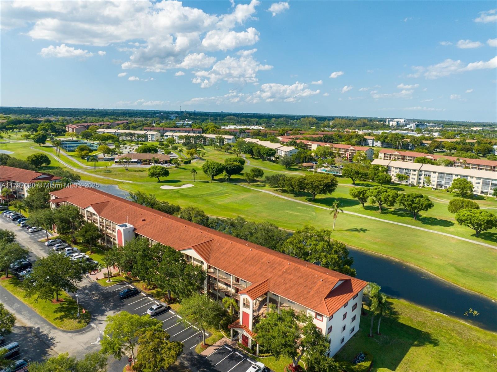 CAMBRIDGE AT CENTURY - Residential