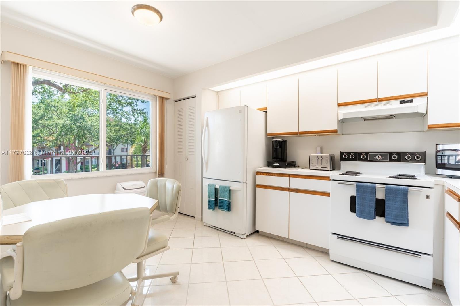 CAMBRIDGE AT CENTURY - Residential