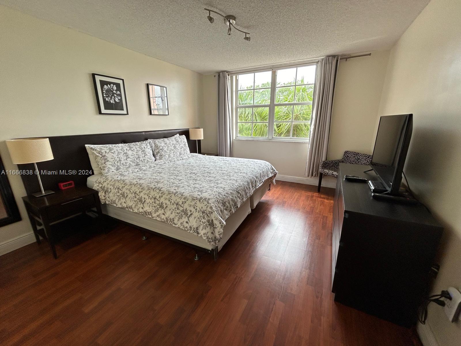 THE YACHT CLUB AT AVENTUR - Residential