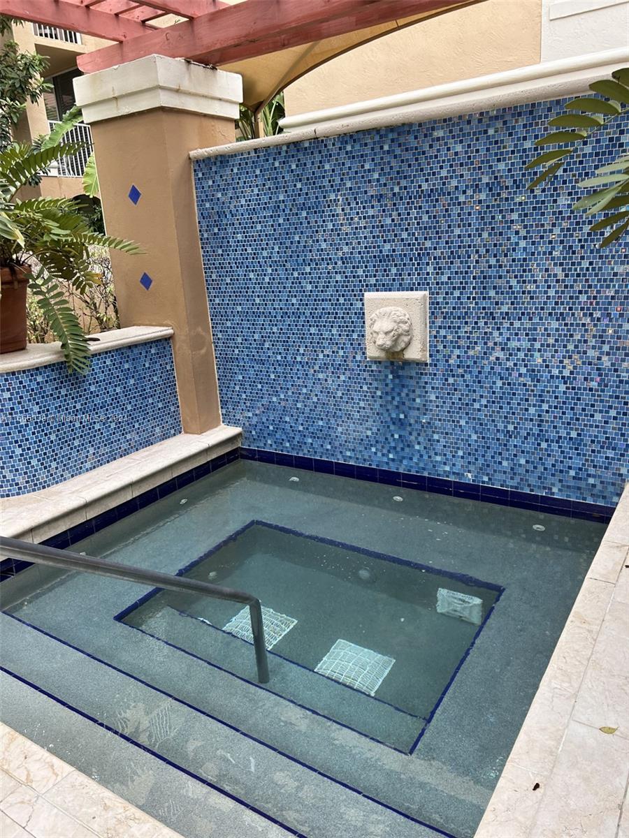 THE YACHT CLUB AT AVENTUR - Residential