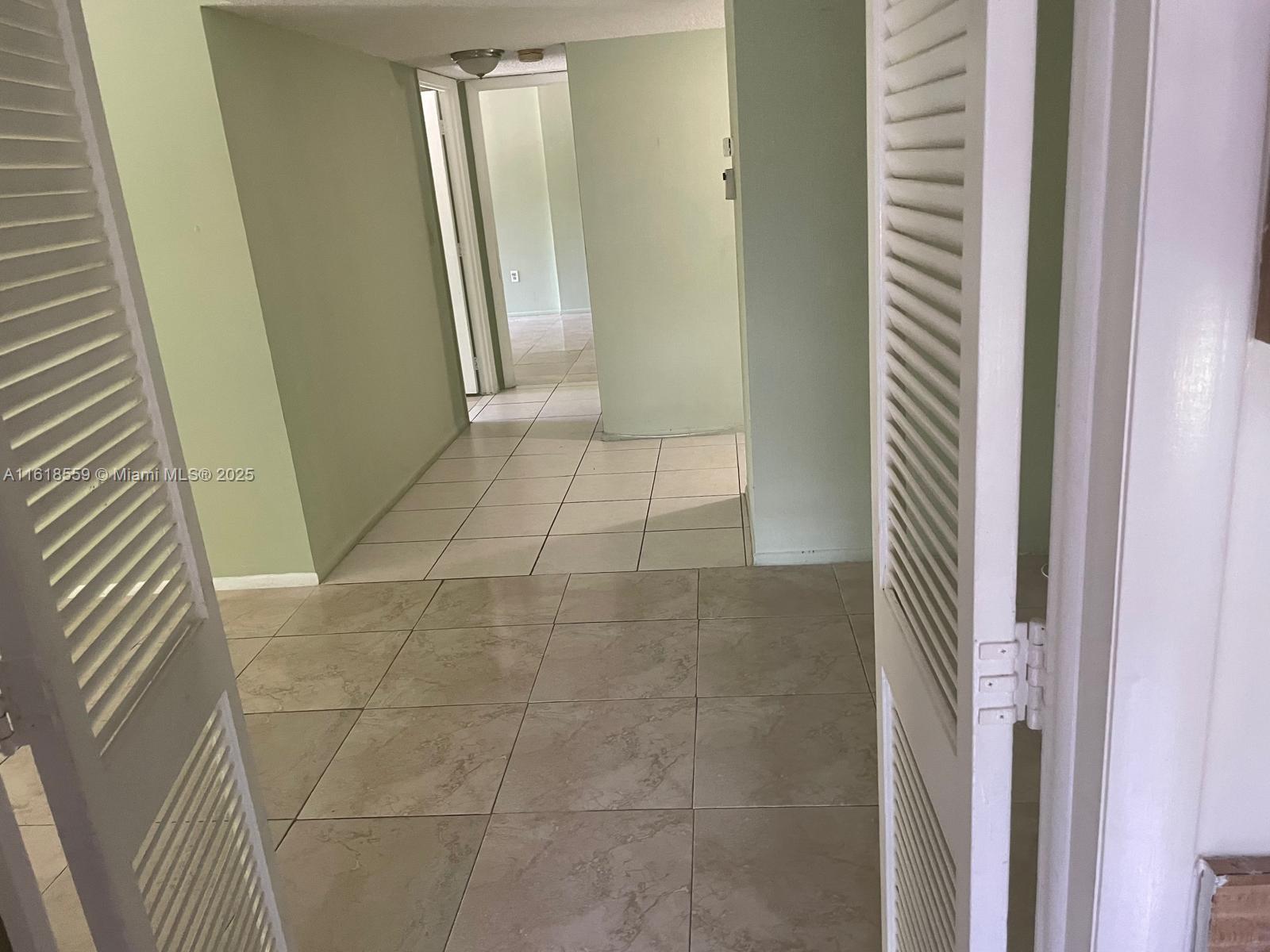 MANORS OF INVERRARY I-9 - Residential