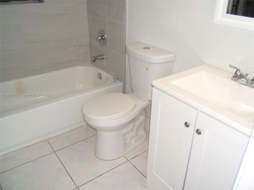2/2 in Kenland. great condition, move in ready . central location , turnpike access so near, shops and restaurants too. few minutes to kendall Baptist hospital also. easy showing, loxbox.
All appliances like new. including washer and dryer. large balcony to relax,
Community pool and tennis.