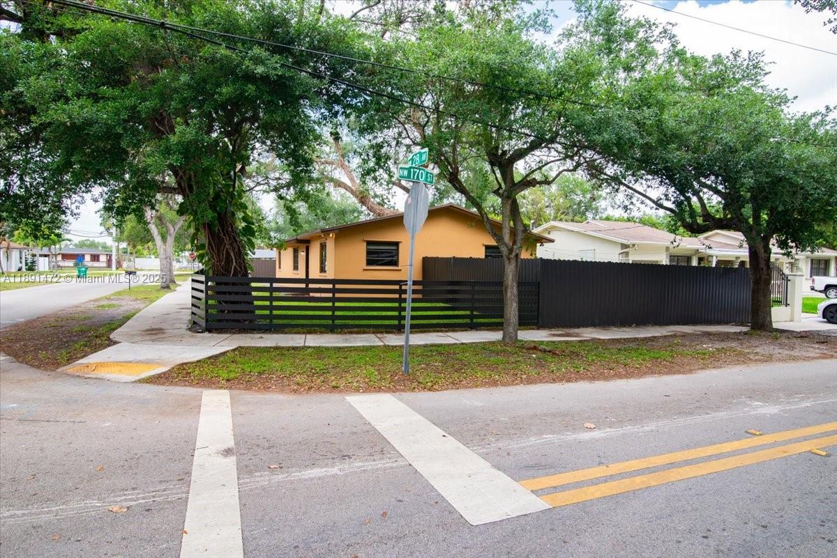GOLDEN GLADES PARK 2ND AD - Residential