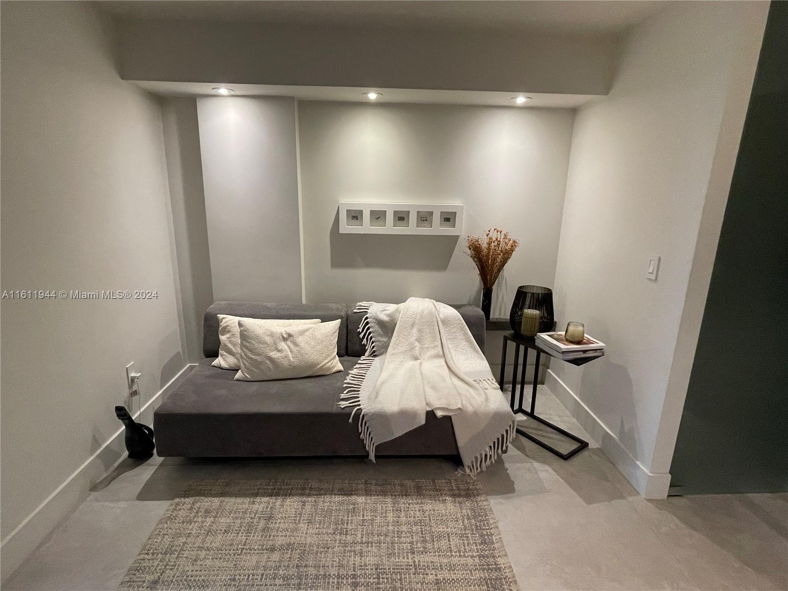 ISLAND BREAKERS CONDO - Residential Lease