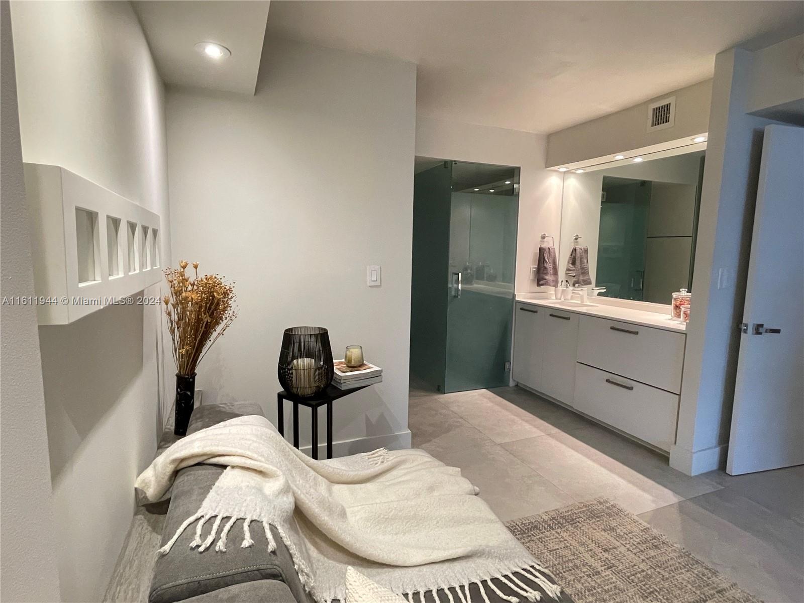 ISLAND BREAKERS CONDO - Residential Lease