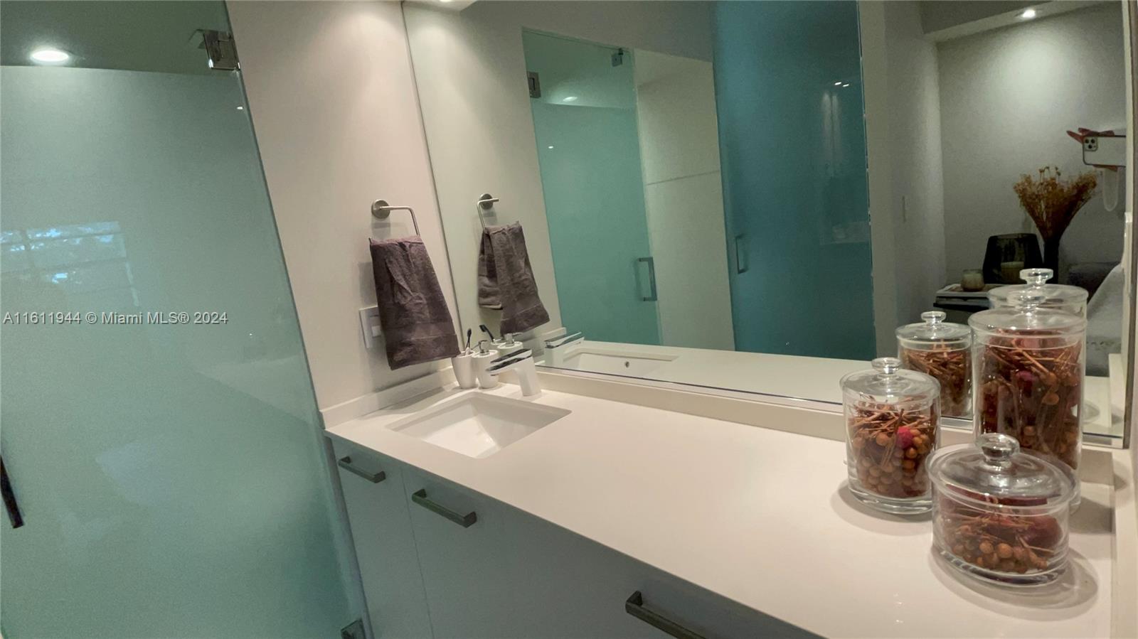 ISLAND BREAKERS CONDO - Residential Lease