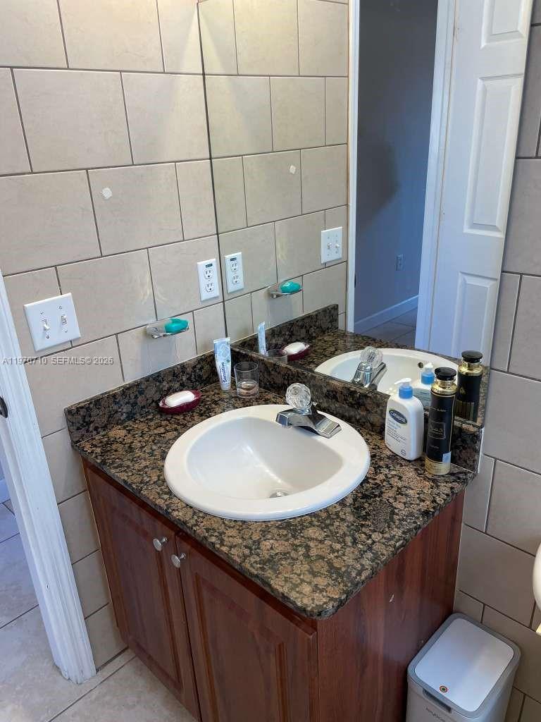 VENETIAN ACRES - Residential