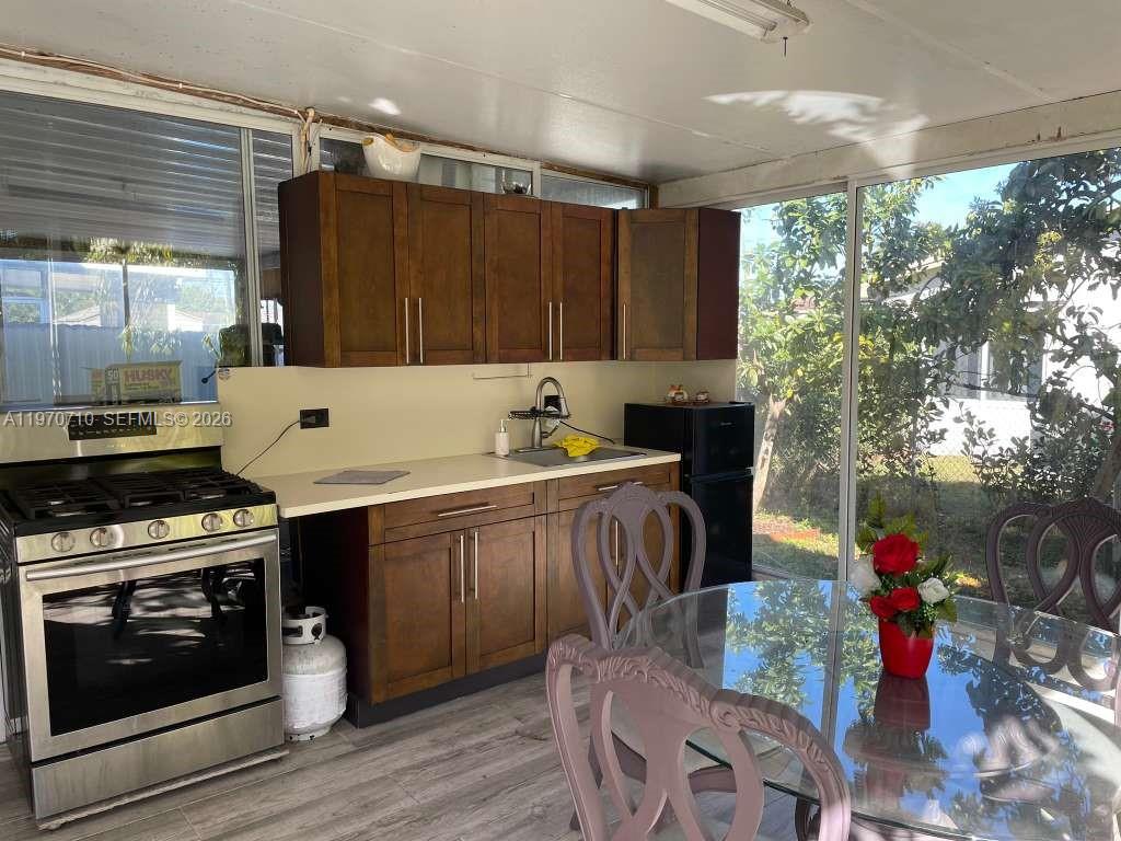 VENETIAN ACRES - Residential