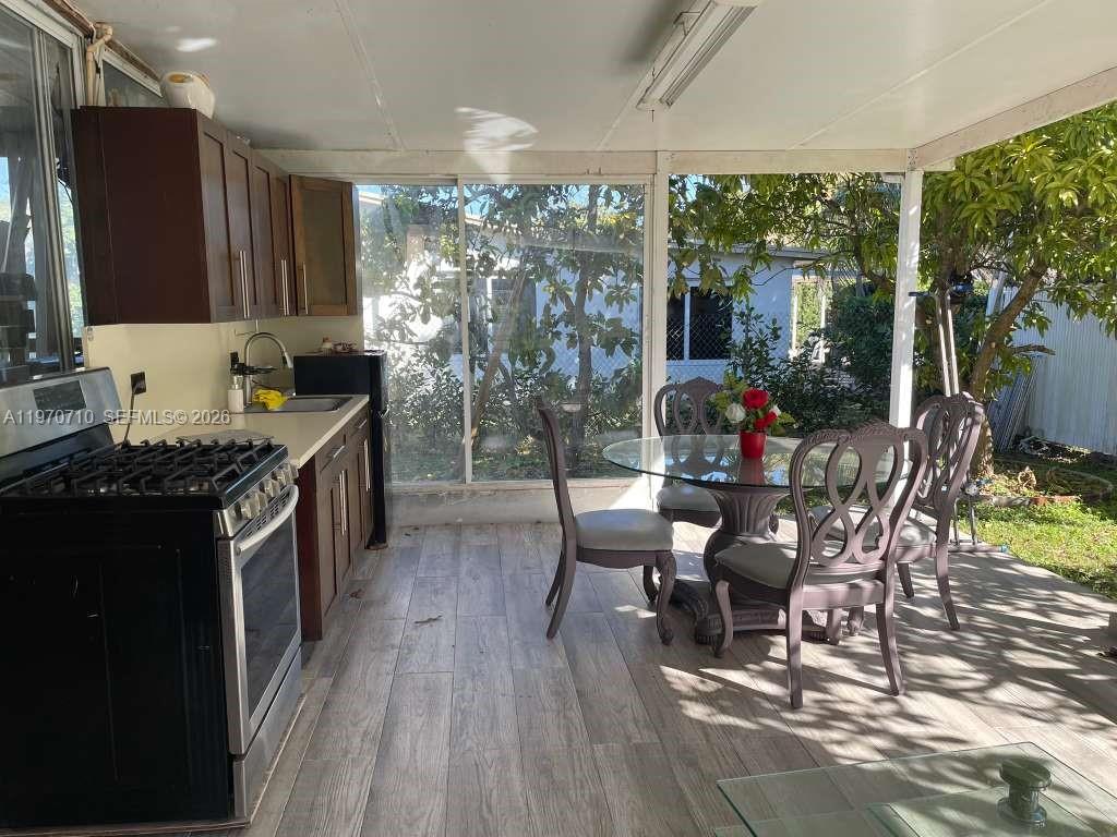 VENETIAN ACRES - Residential