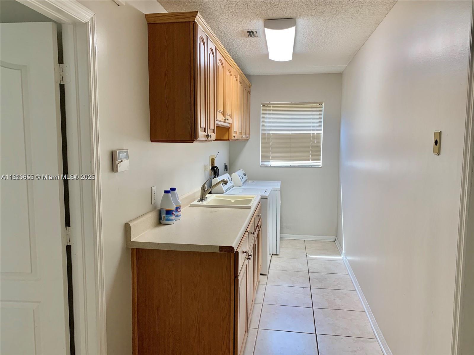 PASADENA AT CHAPEL TRAIL - Residential Lease