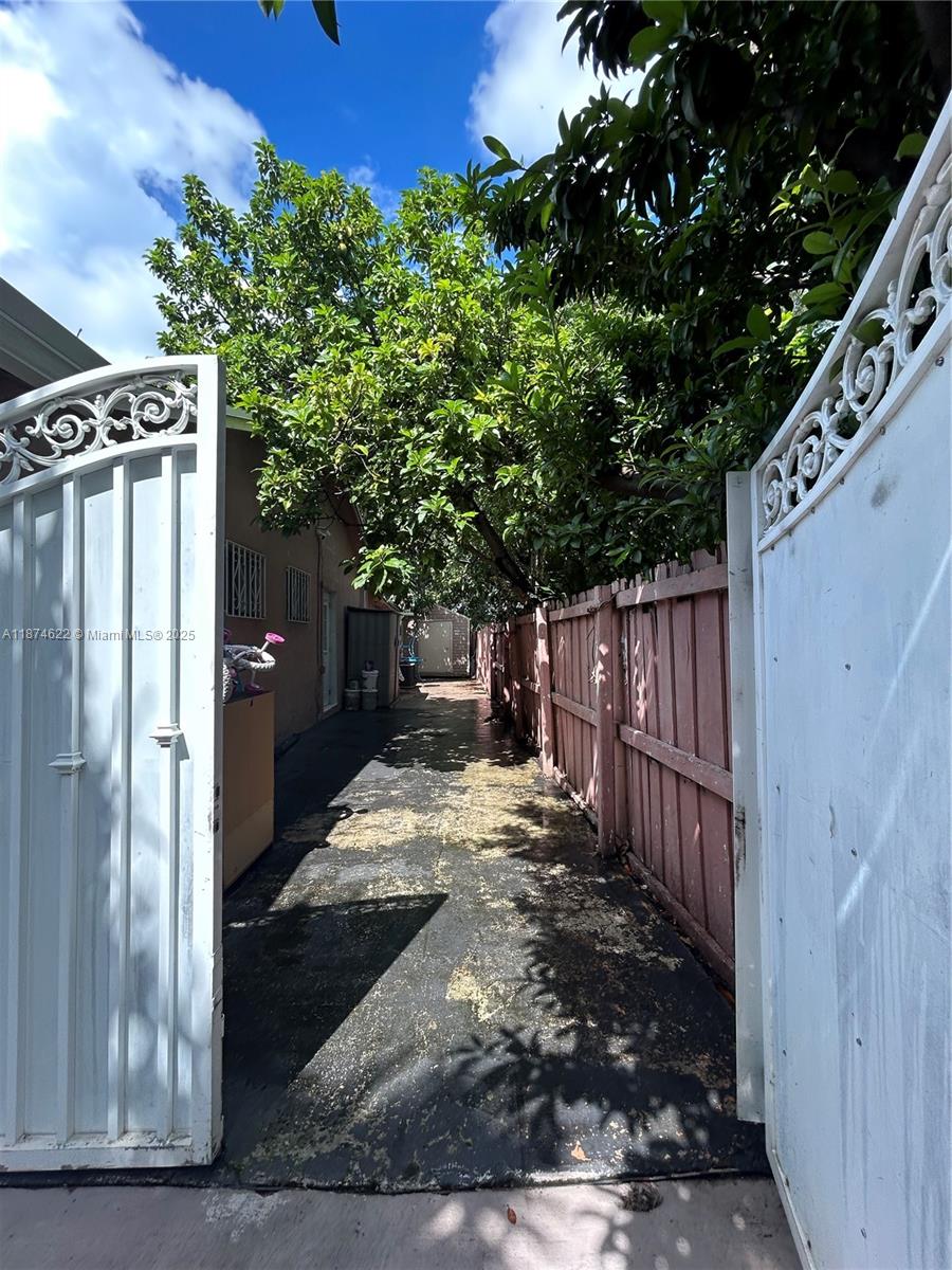 LAKES OF ACADIA UNIT 8 SE - Residential