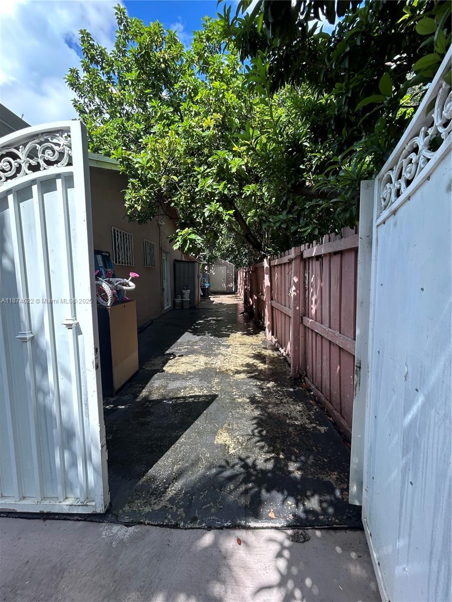 LAKES OF ACADIA UNIT 8 SE - Residential