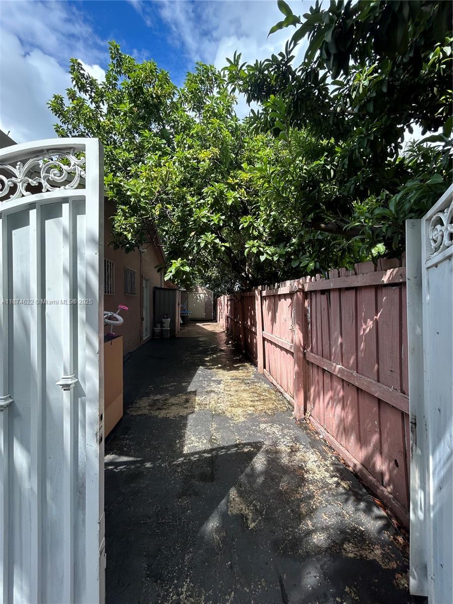 LAKES OF ACADIA UNIT 8 SE - Residential