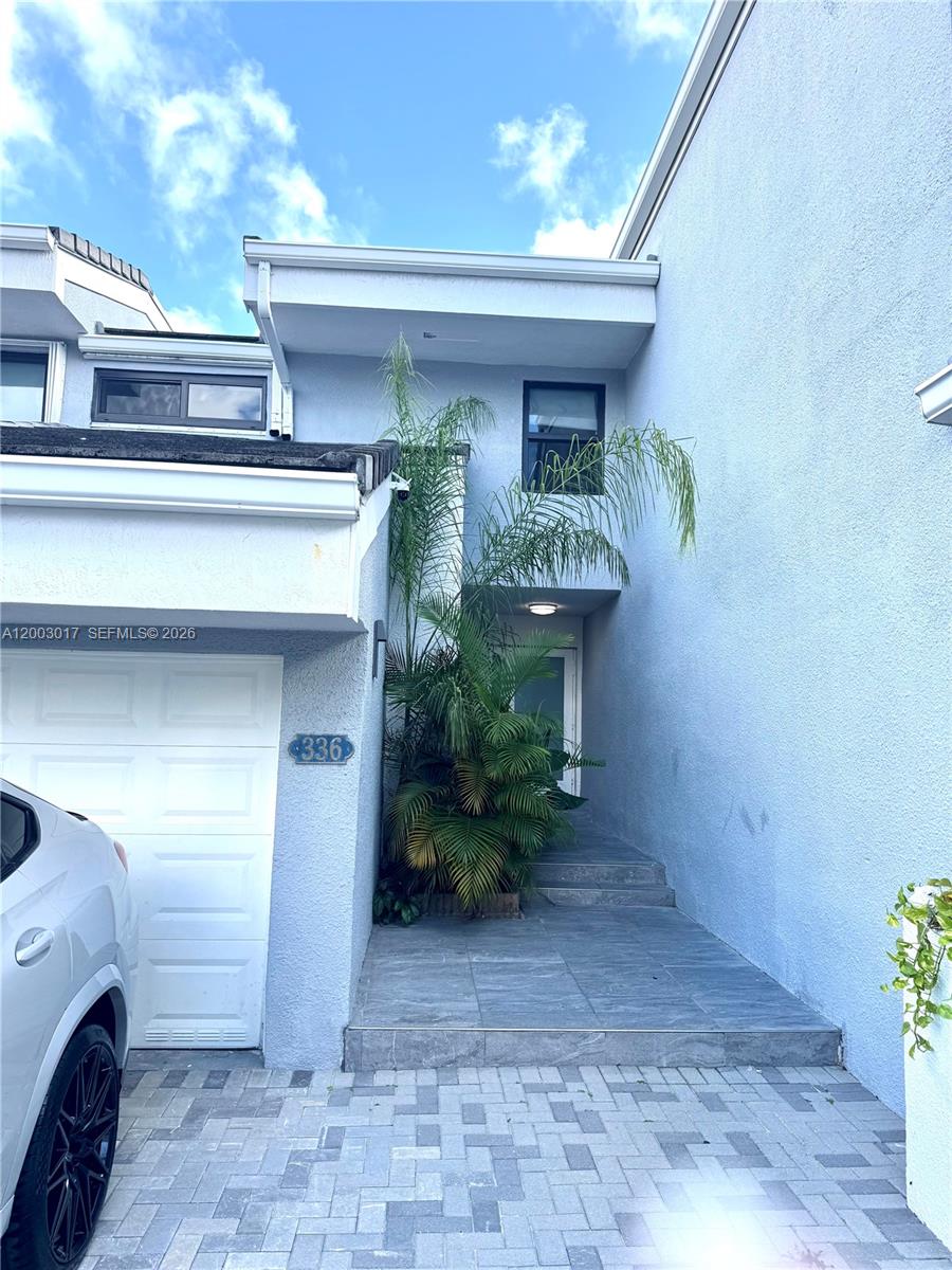 336 Poinciana Dr 1008