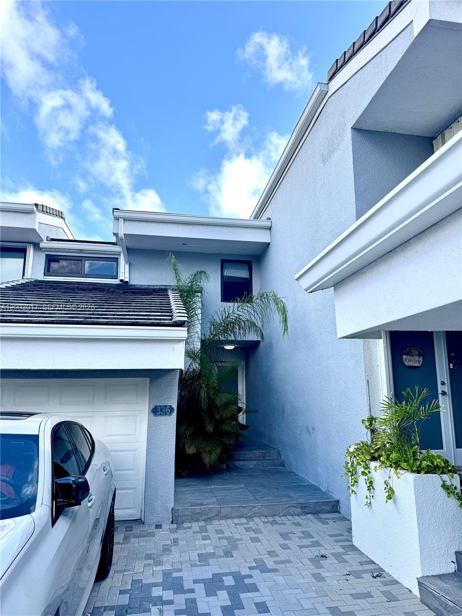 336 Poinciana Dr 1008