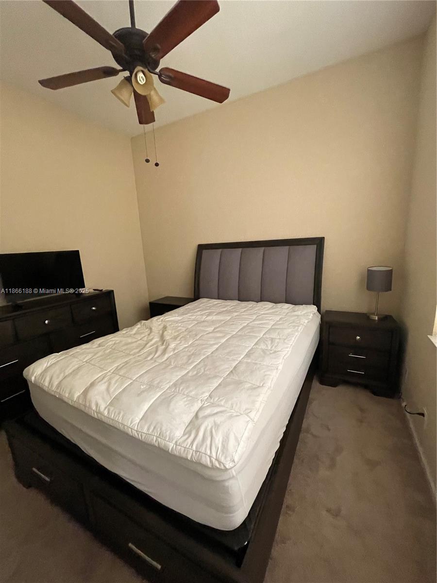 Looking for a comfortable and convenient place to call home? This private room is available for rent in a well-kept gated community located in the heart of Boynton Beach.
You will have your own bathroom with shared access to the kitchen and living room.
Backgroud Check Will Be Required