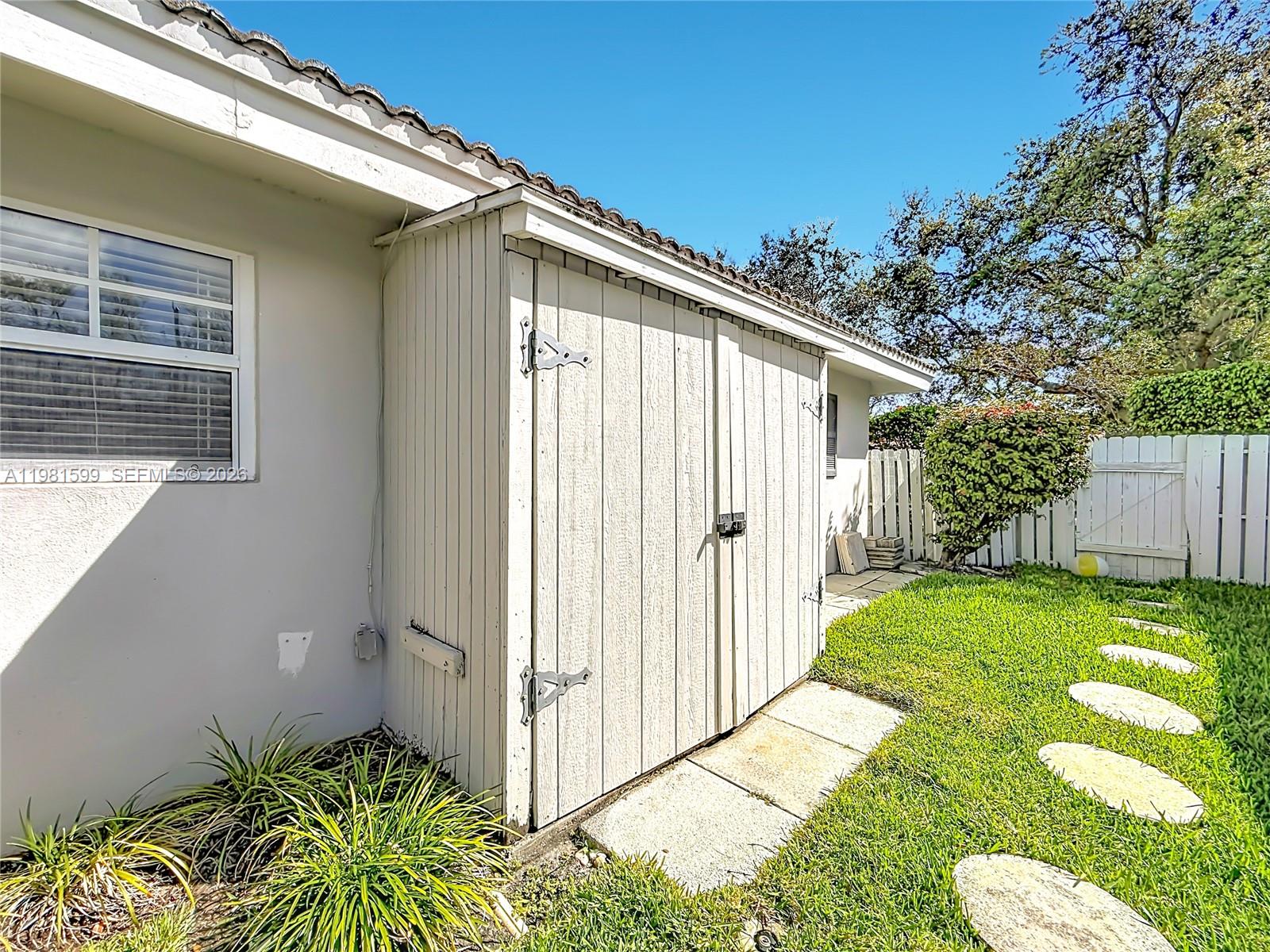 HILLSBORO ISLES - Residential Lease