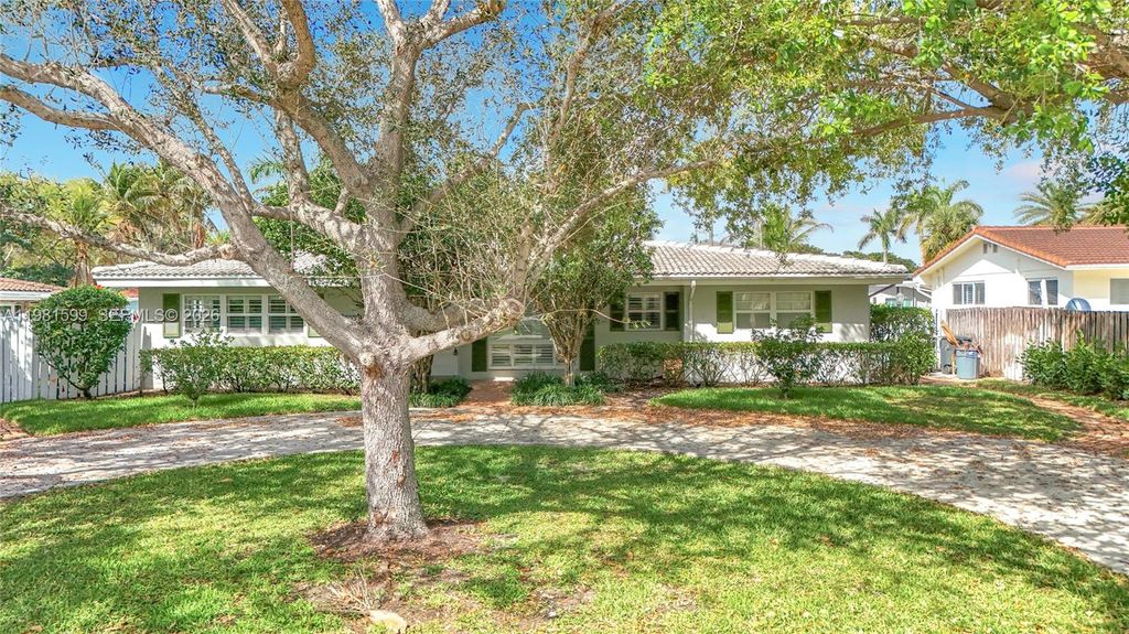 Photo of 2533 NE 21st Ter #2533, Lighthouse Point, FL 33064 (MLS # A11981599)