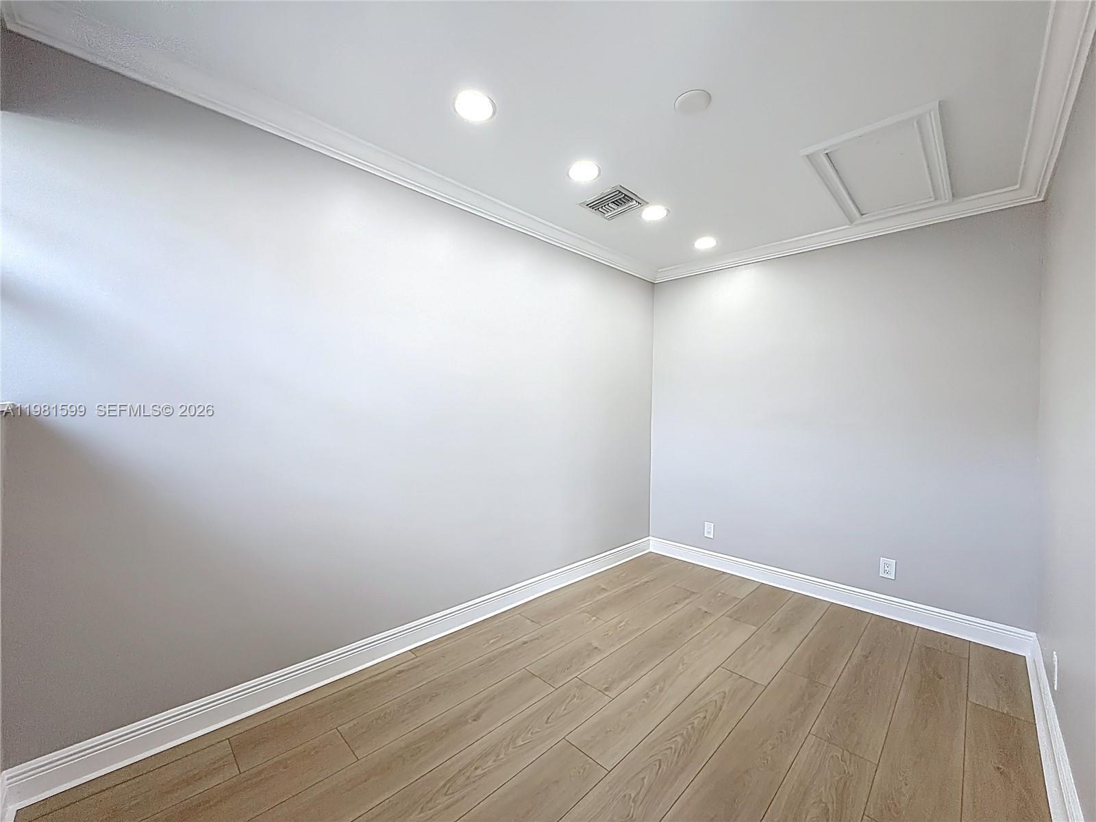 HILLSBORO ISLES - Residential Lease