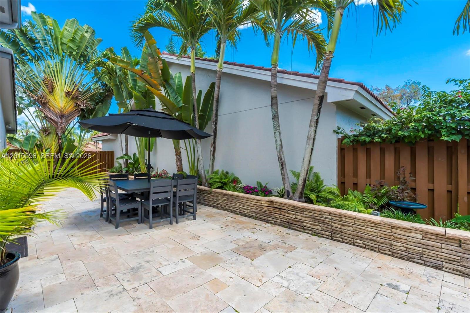 COUNTRY ISLES - Residential