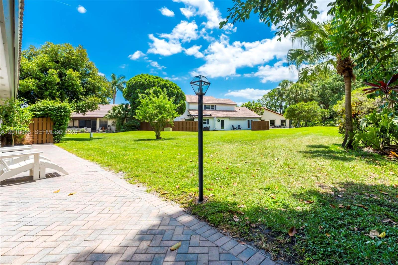 COUNTRY ISLES - Residential
