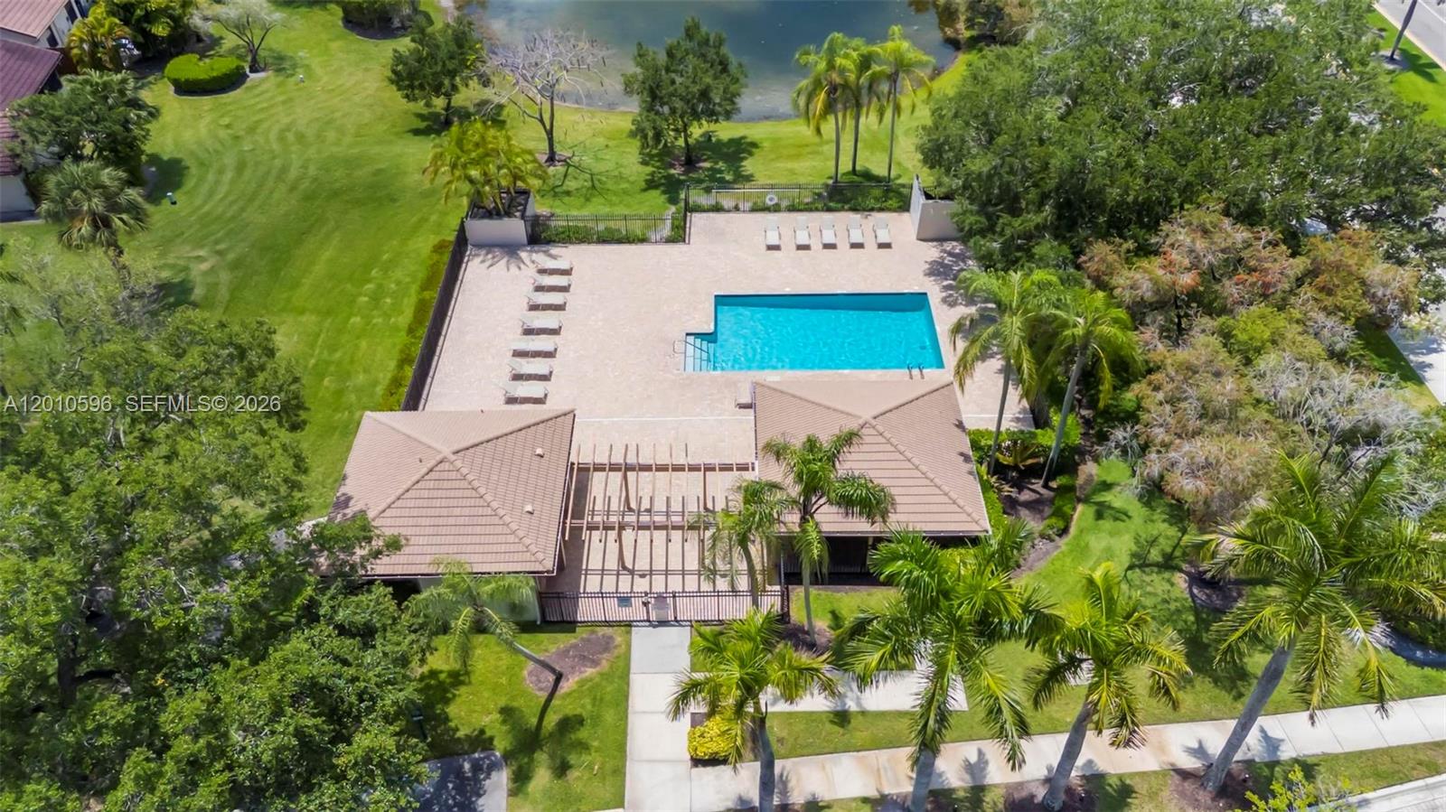 COUNTRY ISLES - Residential