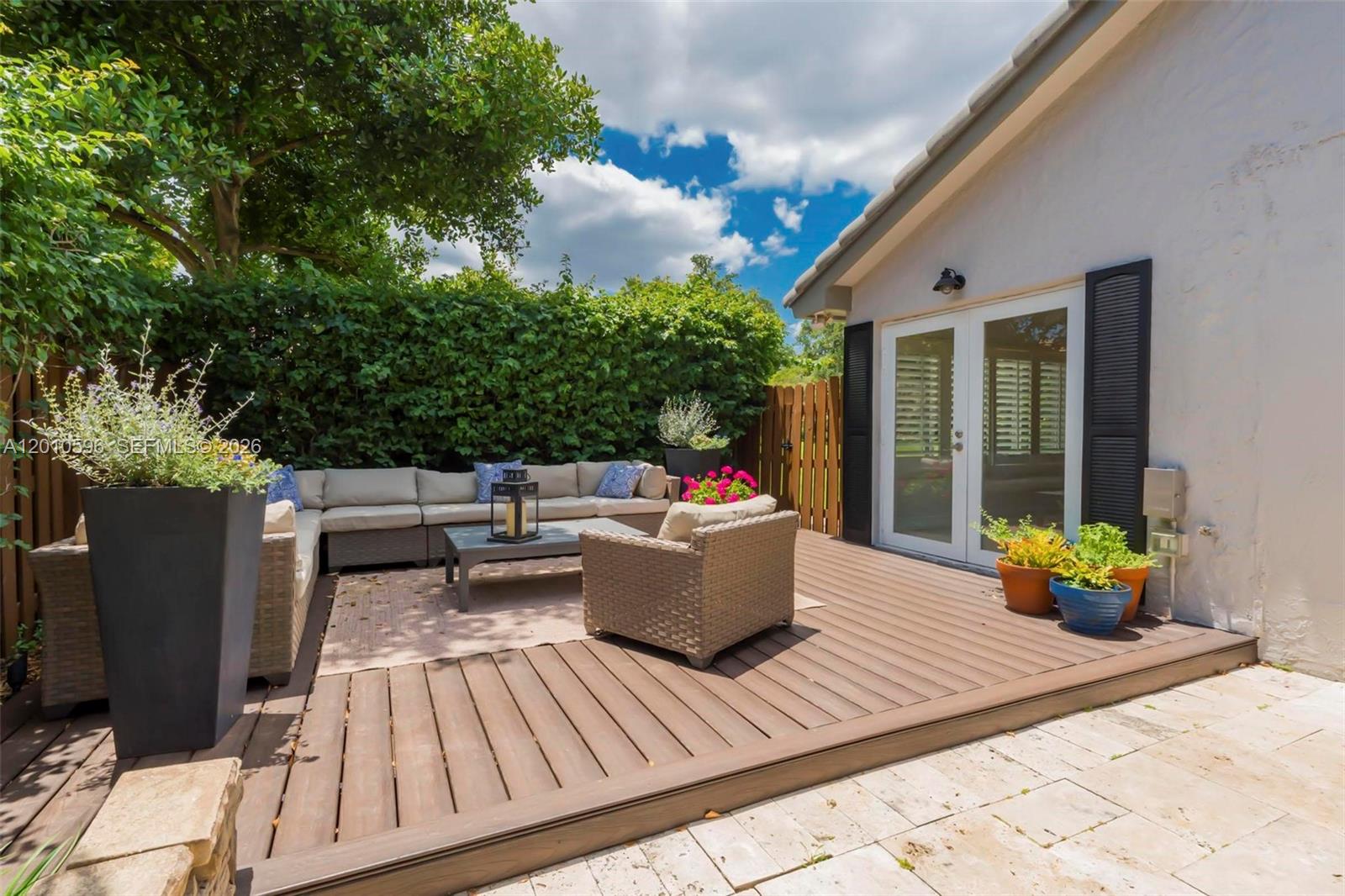 COUNTRY ISLES - Residential