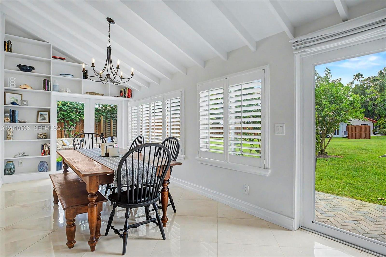 COUNTRY ISLES - Residential