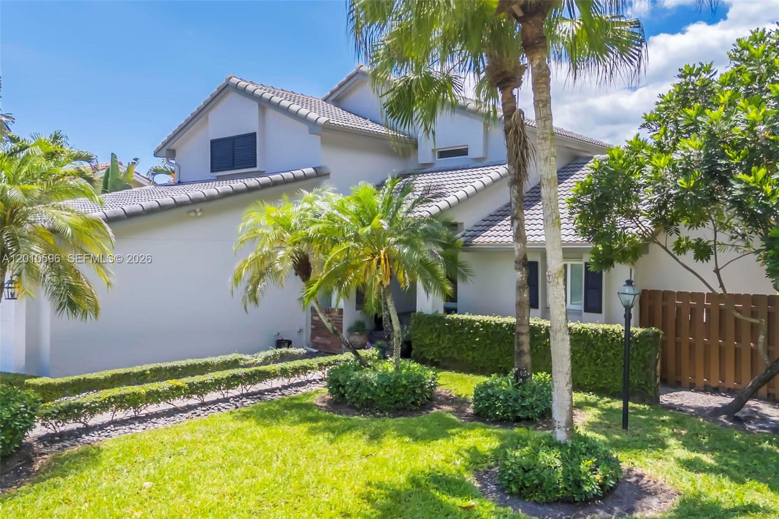 COUNTRY ISLES - Residential