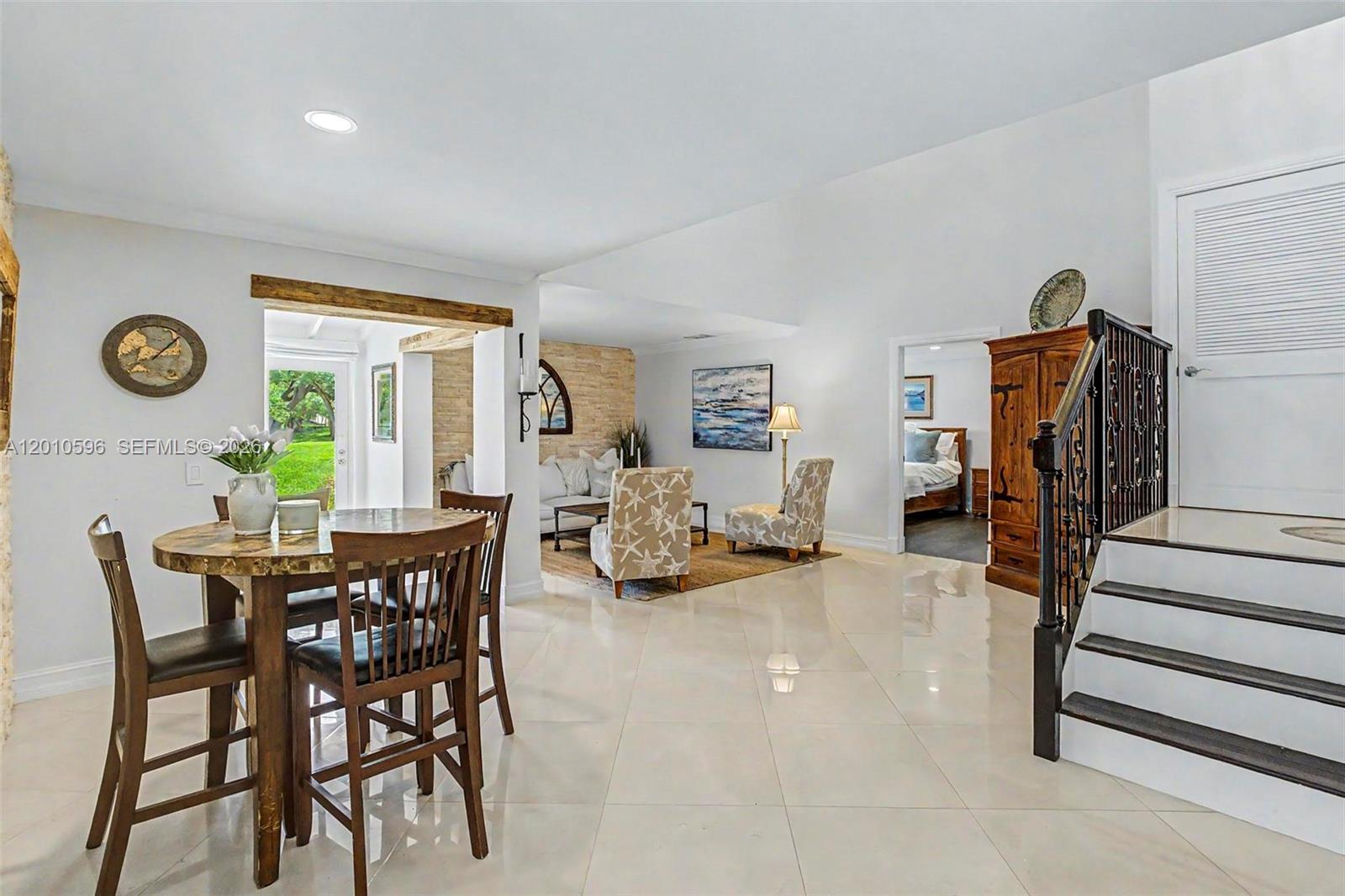 COUNTRY ISLES - Residential