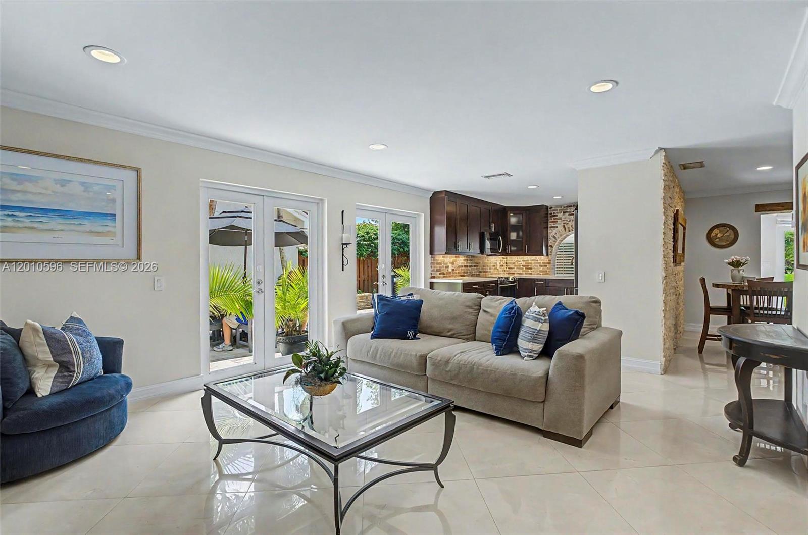 COUNTRY ISLES - Residential