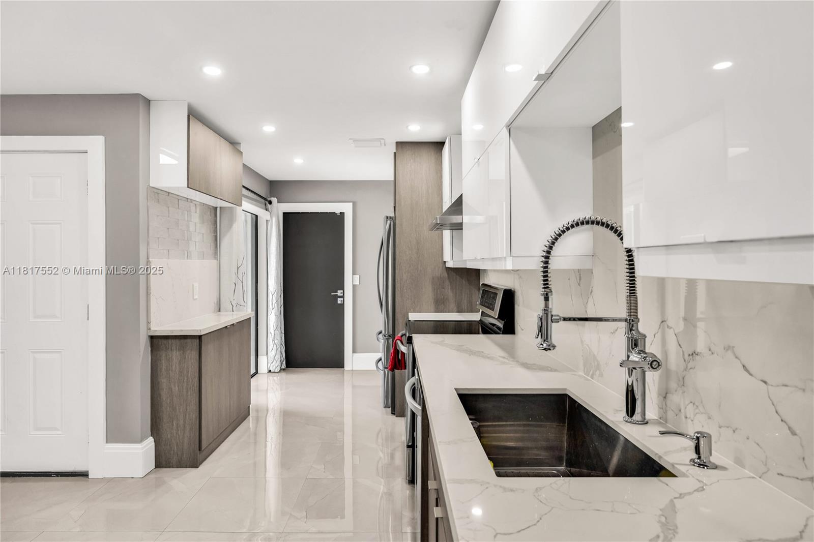 TIBURON II PH II - Residential