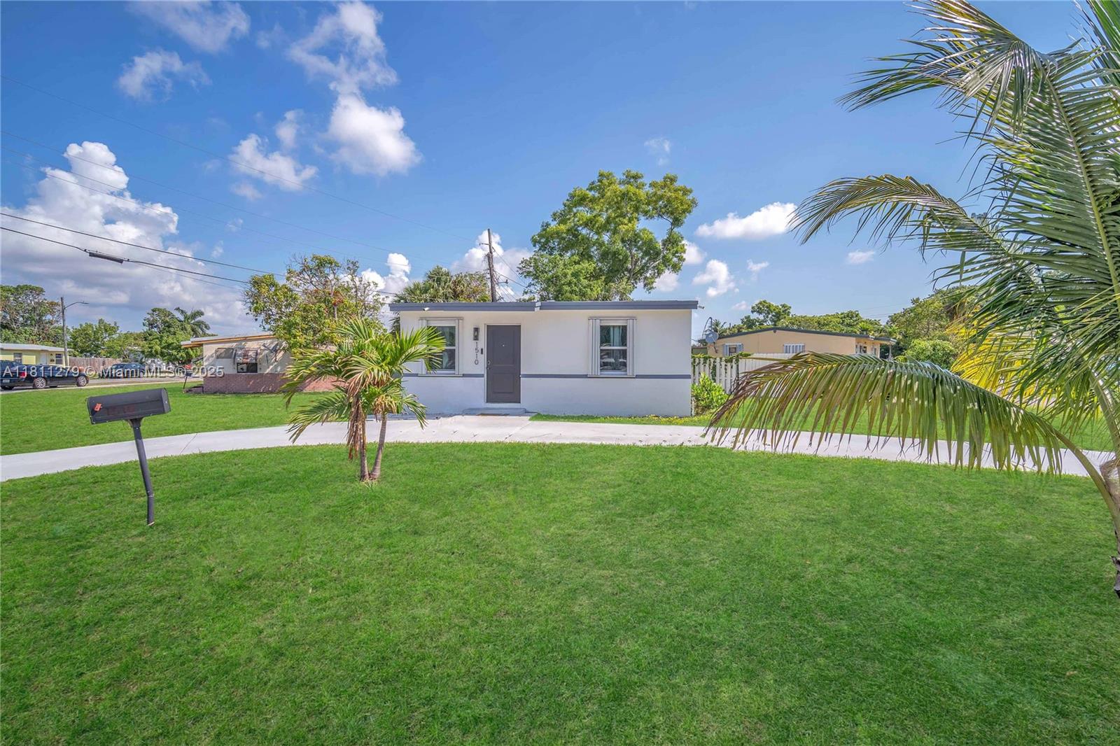 1510 Nw 3rd Way, Pompano Beach, Broward County, Florida - 2 Bedrooms  
1 Bathrooms - 