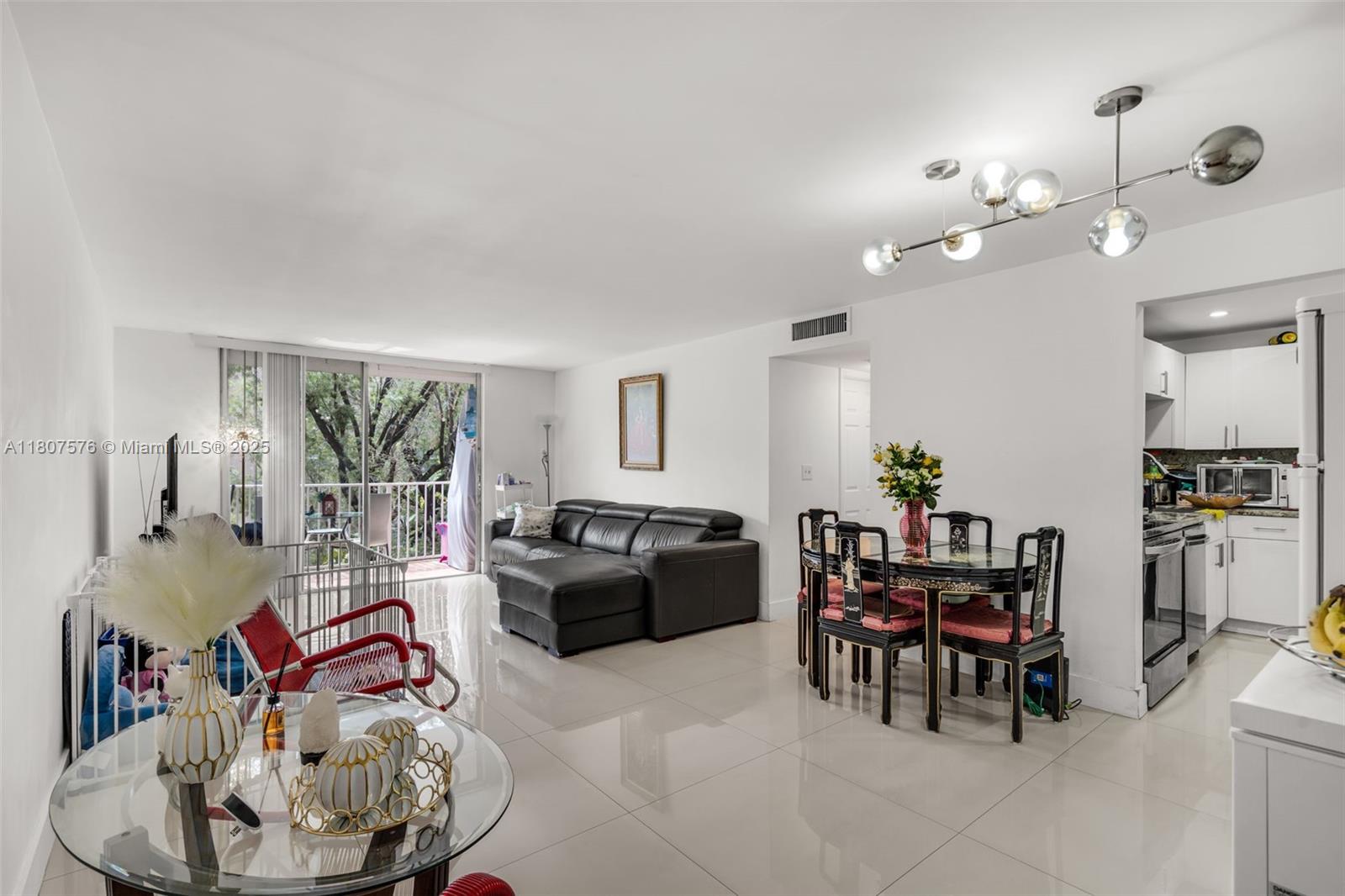8511 Nw 8th St 309, Miami, Broward County, Florida - 2 Bedrooms  
2 Bathrooms - 
