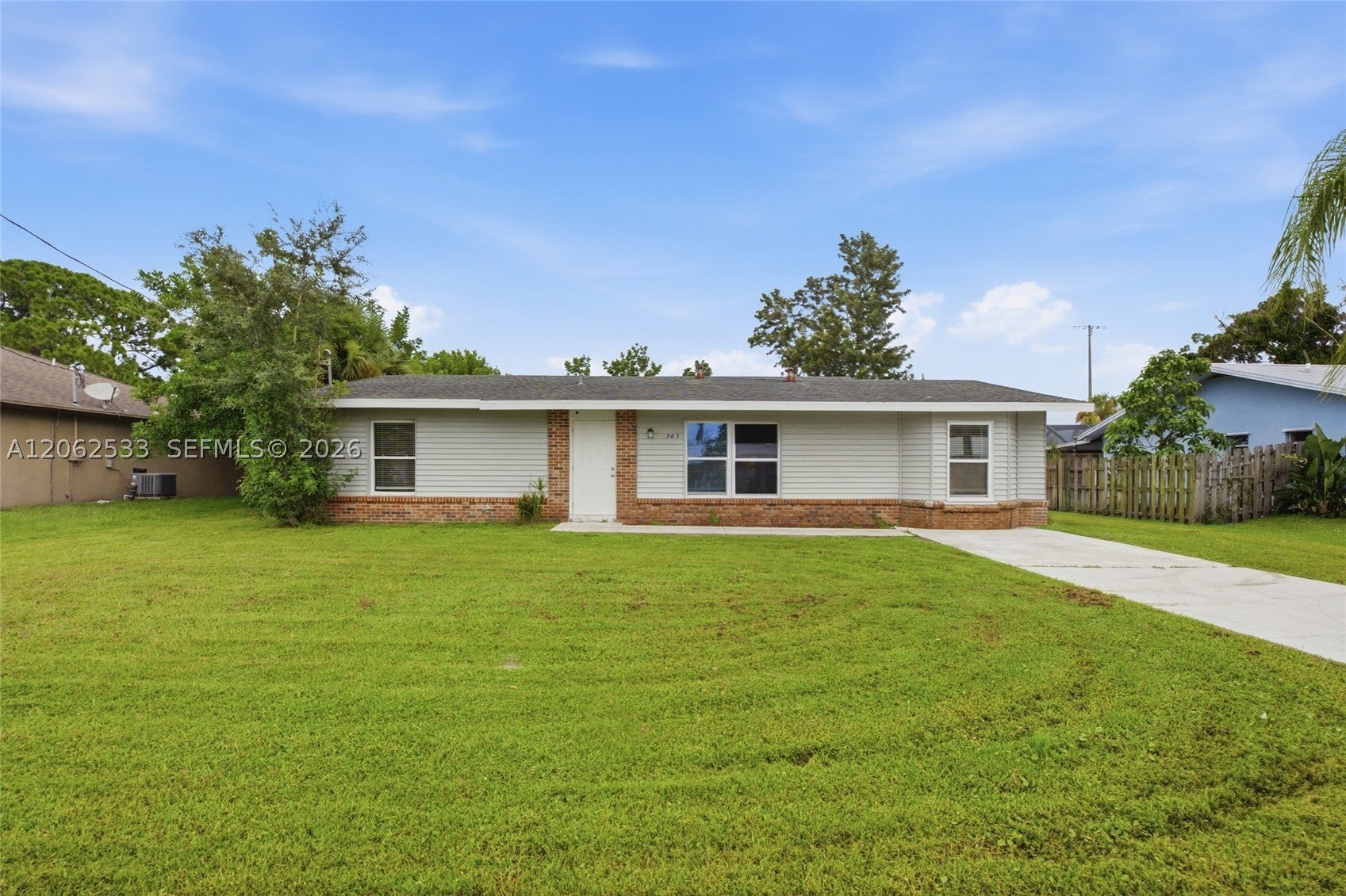 365 NW Curtis St - Image 1
