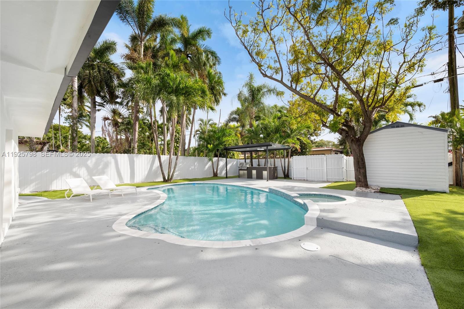 HOLLYWOOD LAKES SECTION - Residential