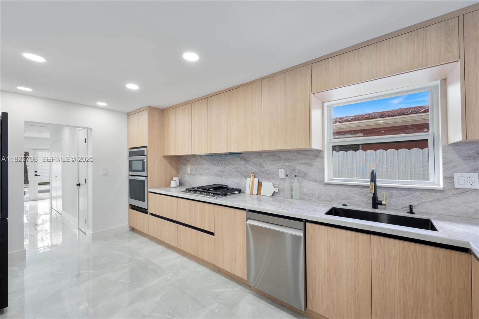 HOLLYWOOD LAKES SECTION - Residential