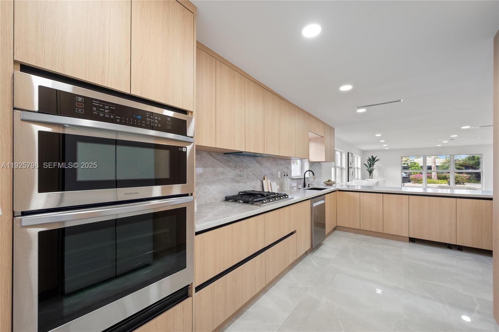 HOLLYWOOD LAKES SECTION - Residential