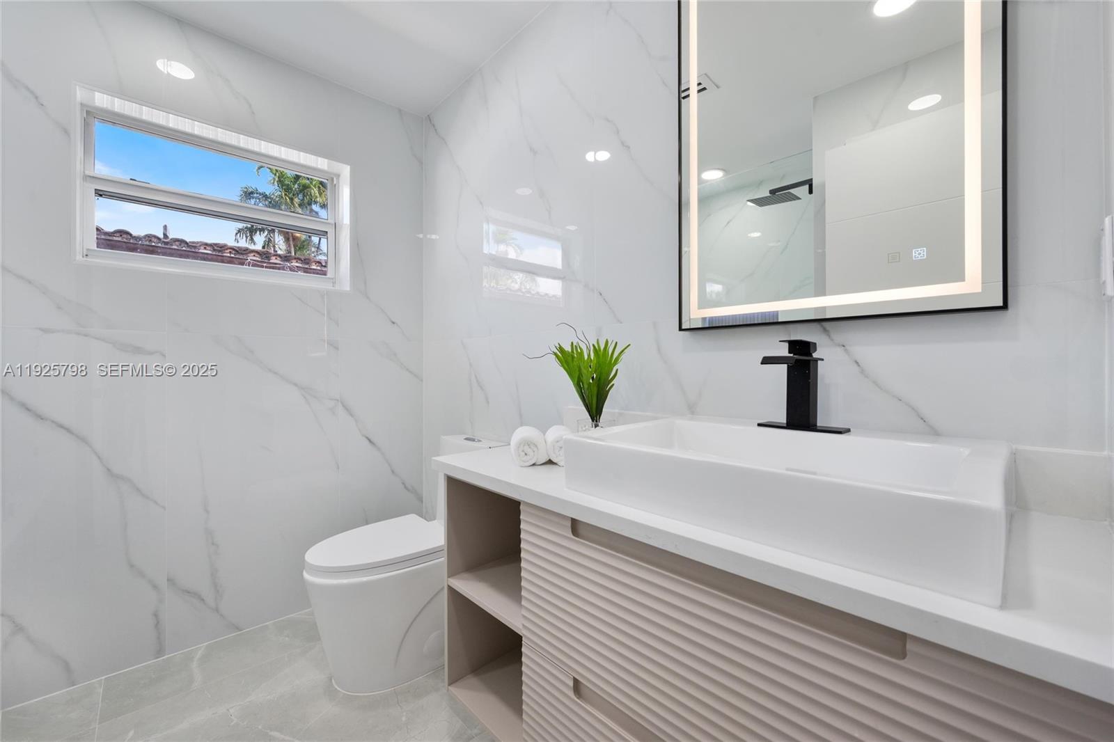 HOLLYWOOD LAKES SECTION - Residential