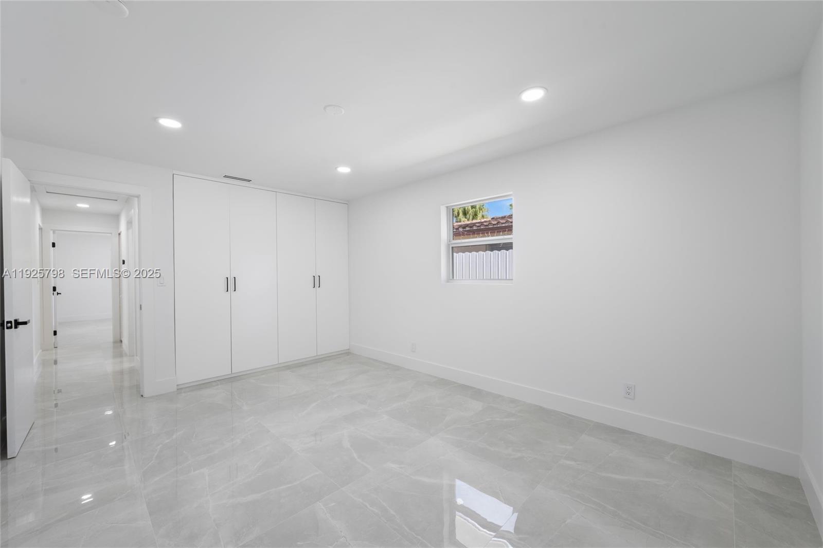 HOLLYWOOD LAKES SECTION - Residential