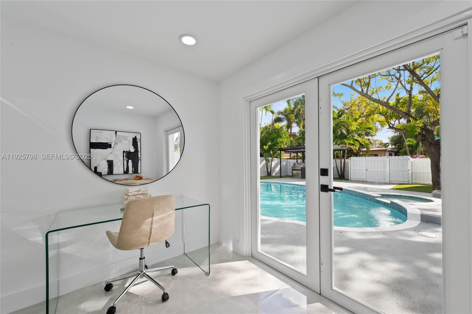 HOLLYWOOD LAKES SECTION - Residential