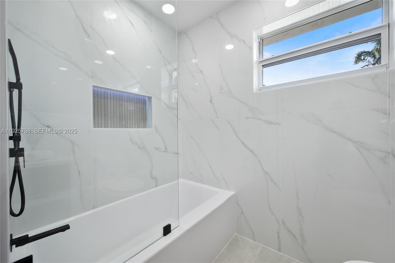 HOLLYWOOD LAKES SECTION - Residential