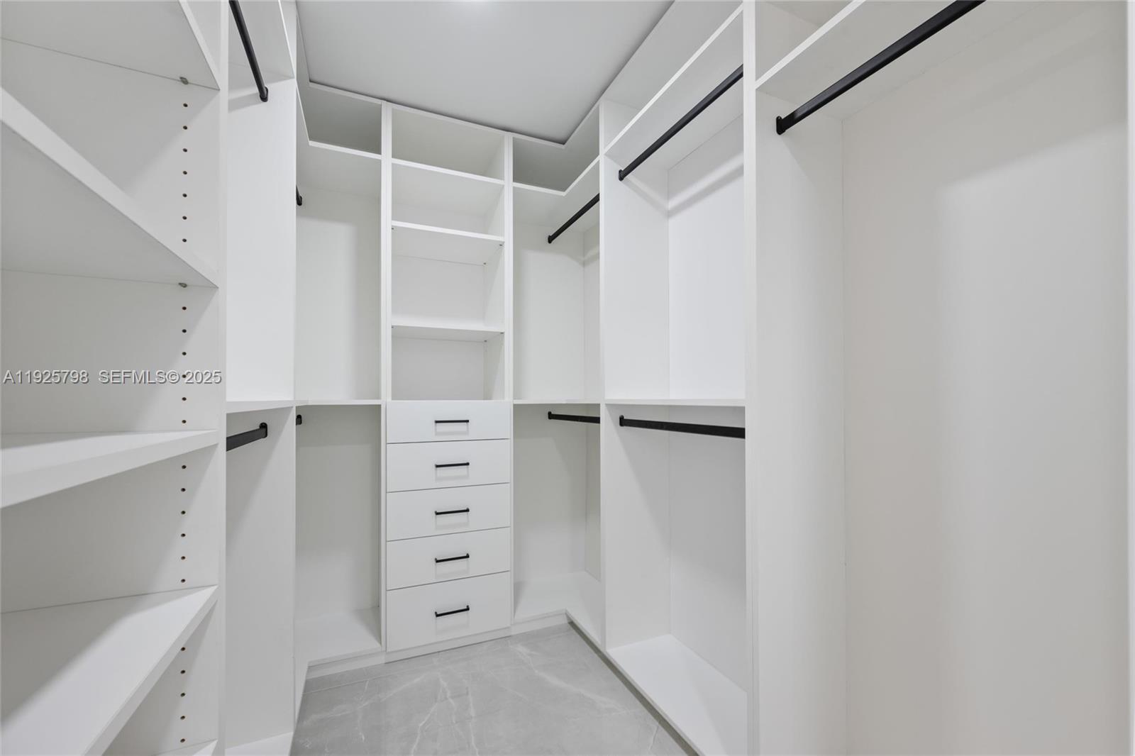 HOLLYWOOD LAKES SECTION - Residential