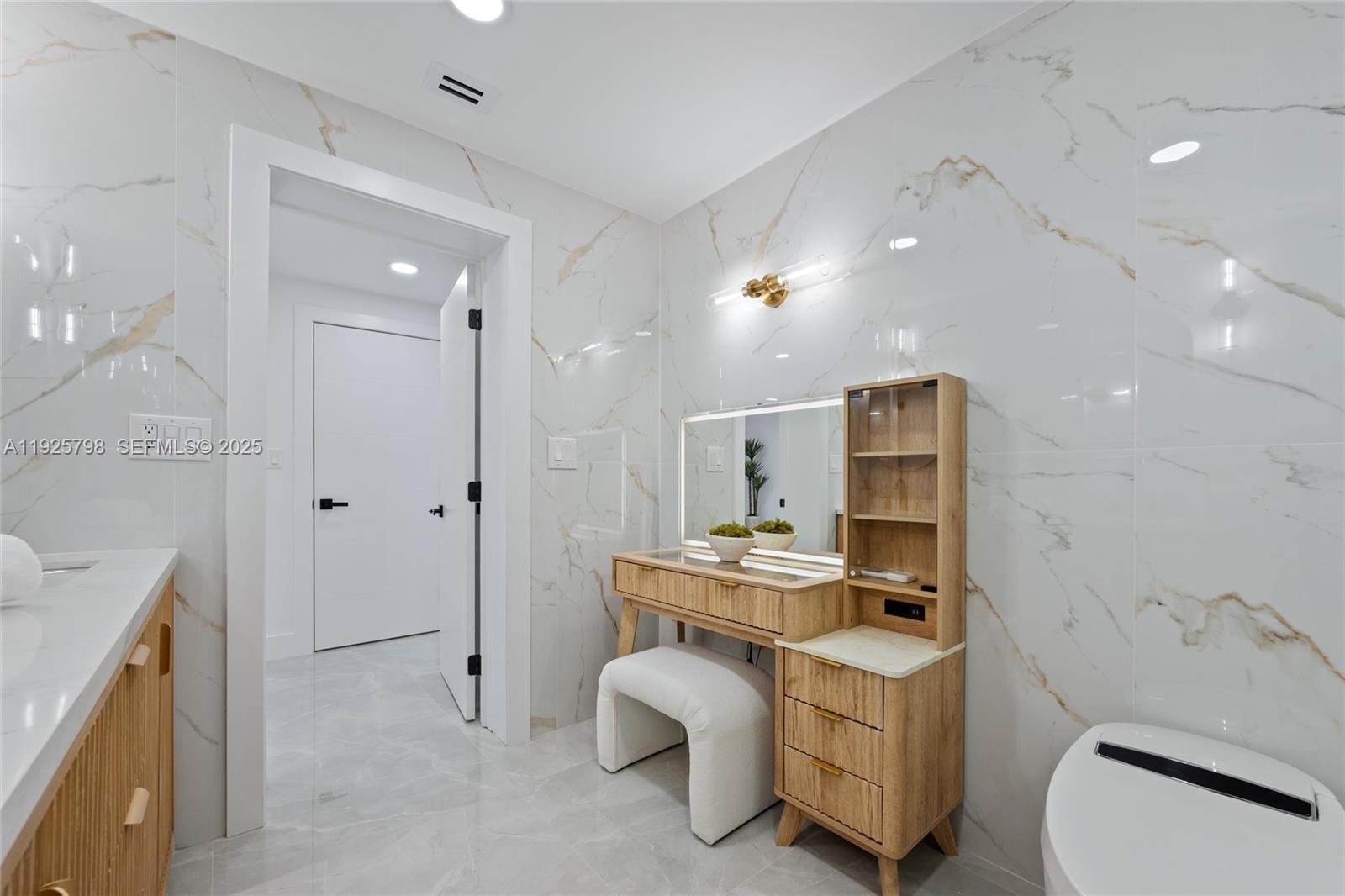 HOLLYWOOD LAKES SECTION - Residential