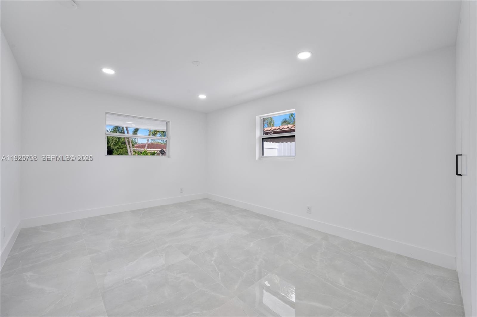 HOLLYWOOD LAKES SECTION - Residential