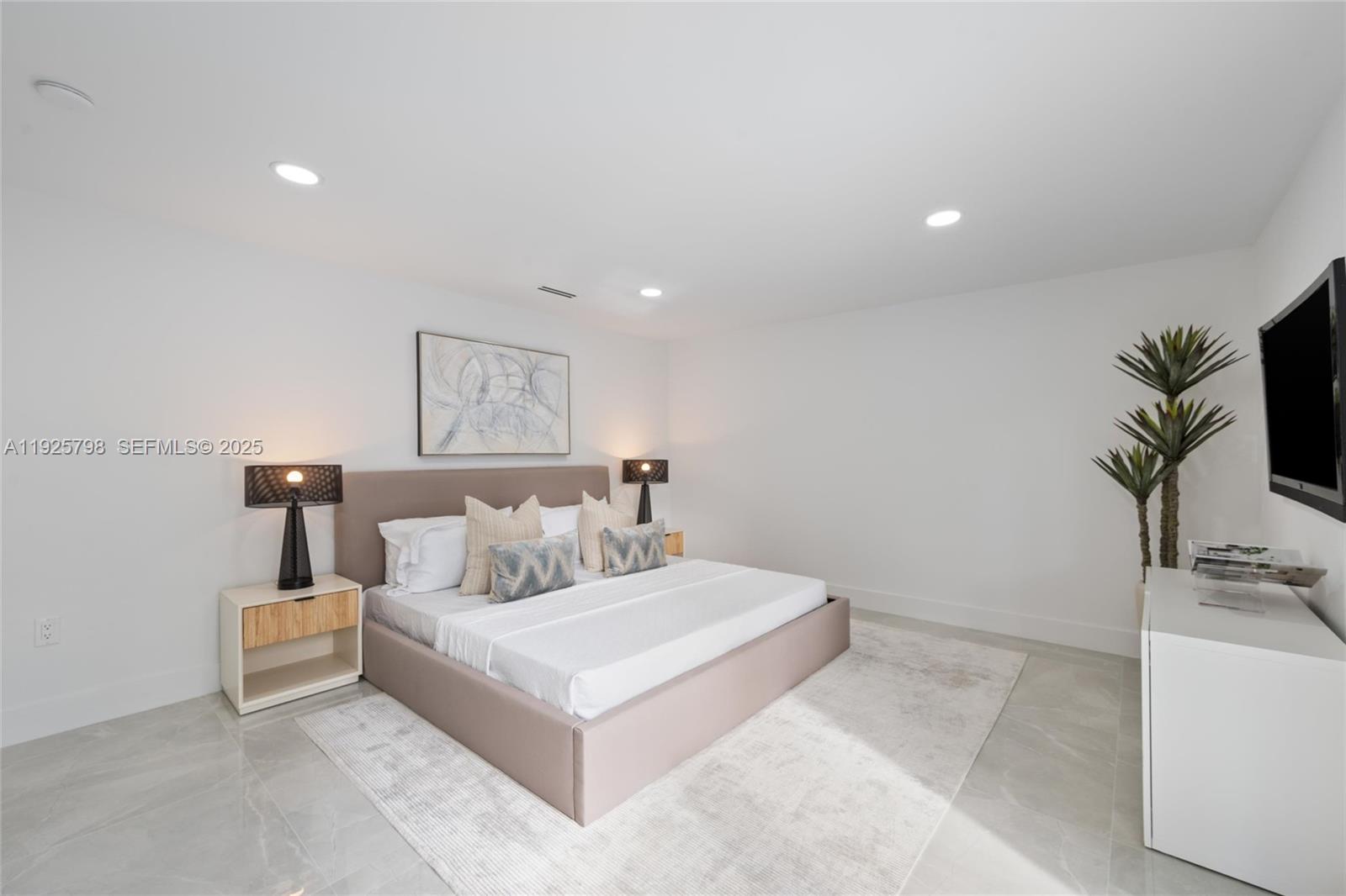 HOLLYWOOD LAKES SECTION - Residential