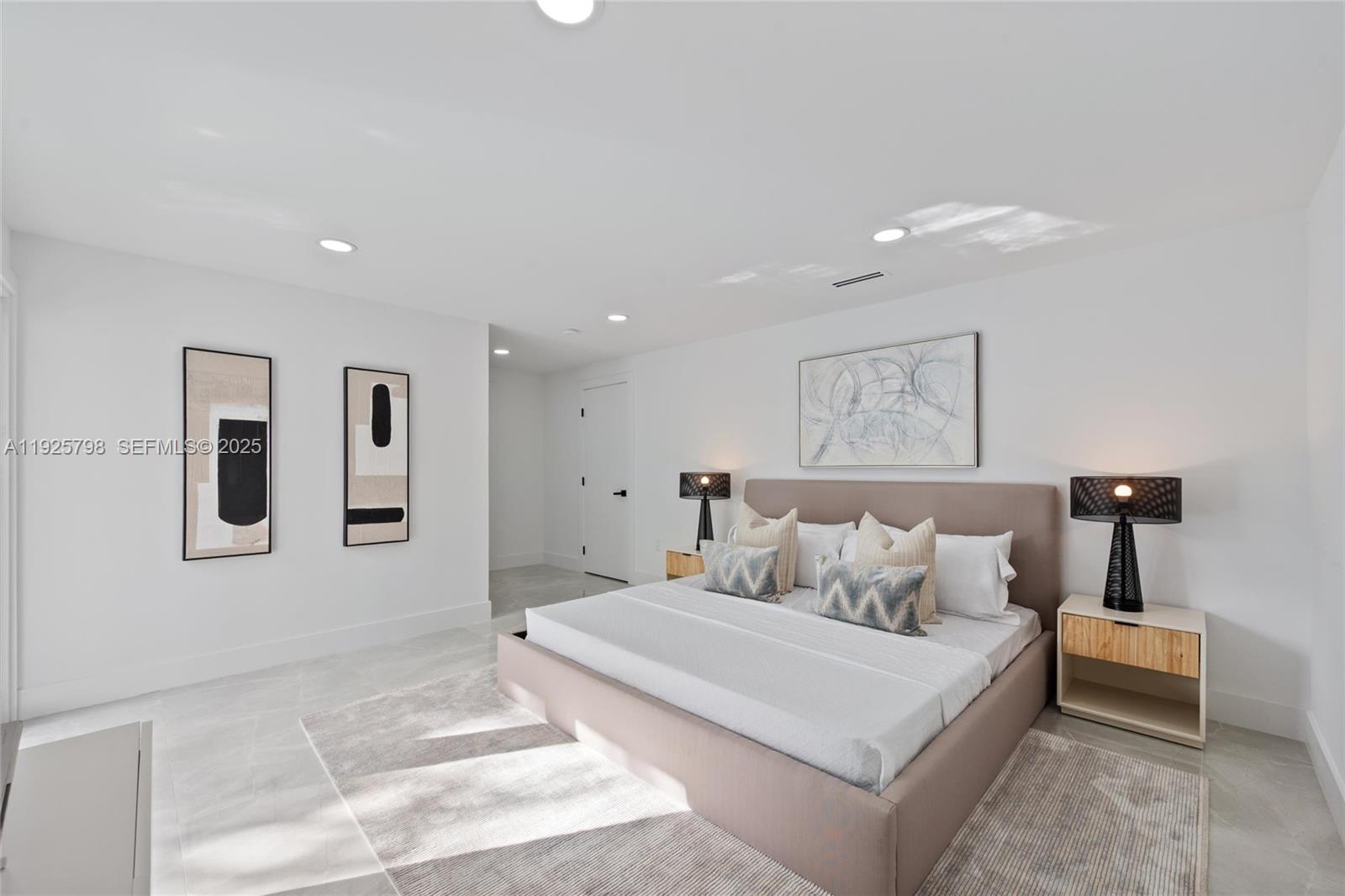 HOLLYWOOD LAKES SECTION - Residential