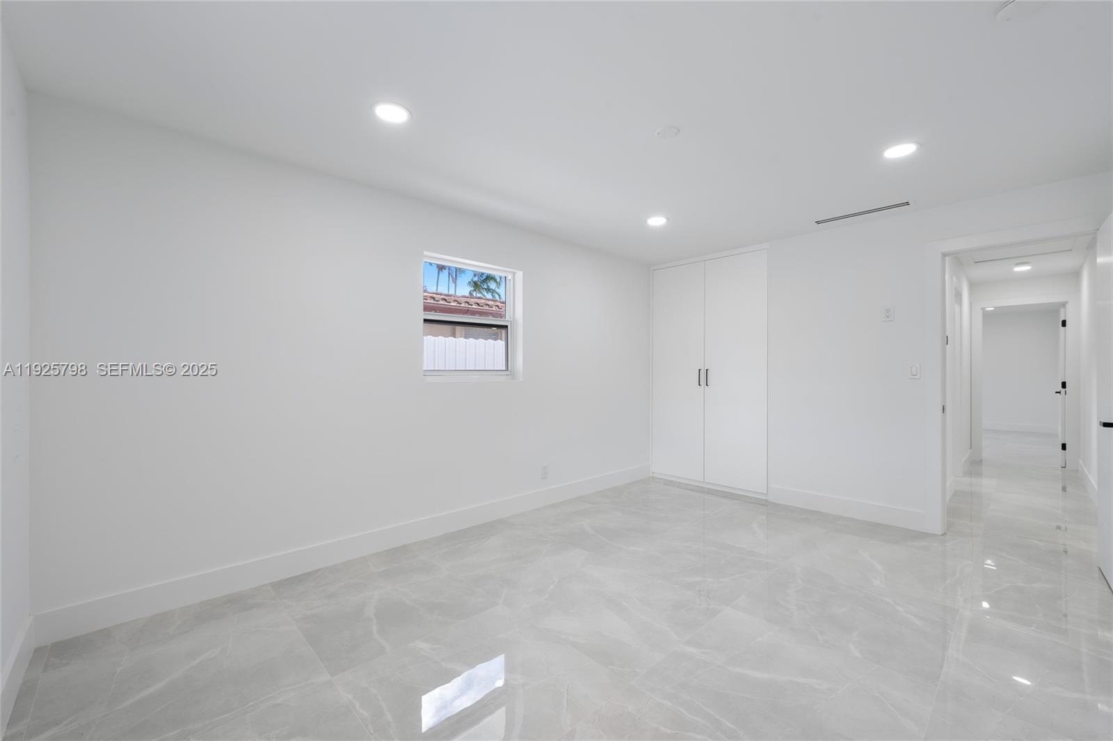 HOLLYWOOD LAKES SECTION - Residential