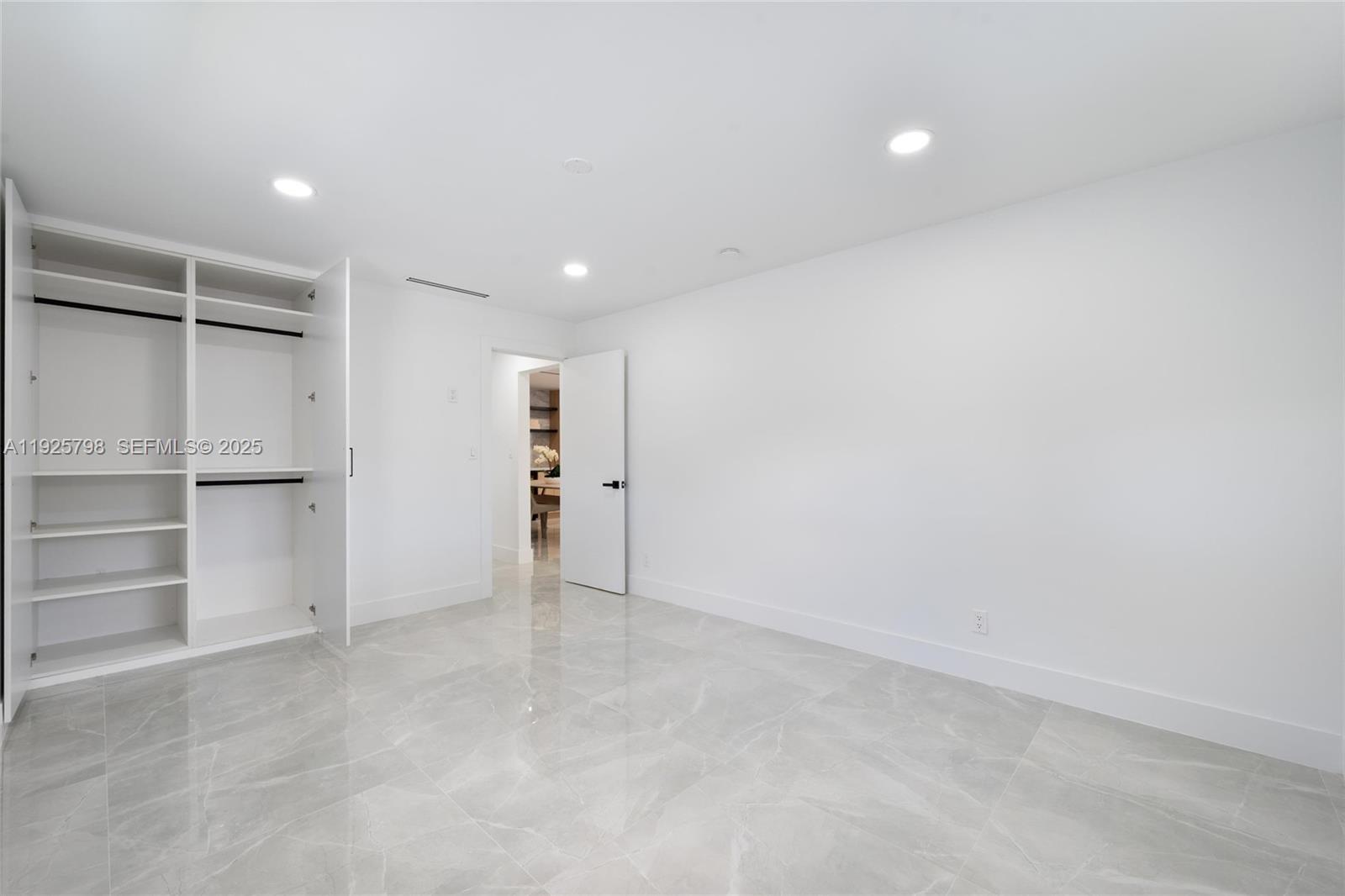 HOLLYWOOD LAKES SECTION - Residential